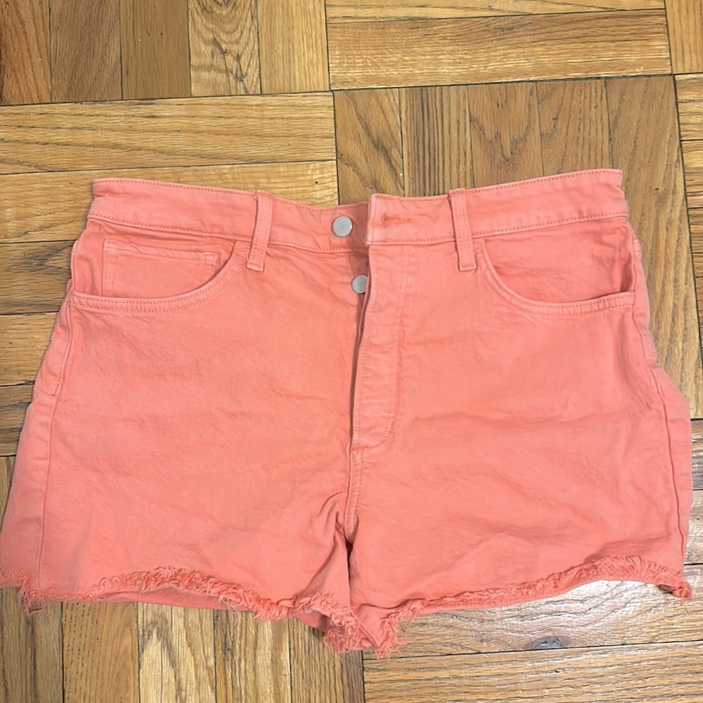 Most adorable salmon shorts for vaca/summer